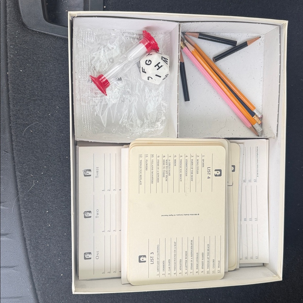 Scattergories Board Game - Red Box - Picture 4 of 4